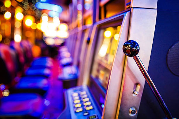 mei4d mobile phone showing Crash game with bet amount, cash-out button, and account balance visible