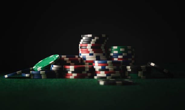 Live dealer interaction chat interface on a gaming table